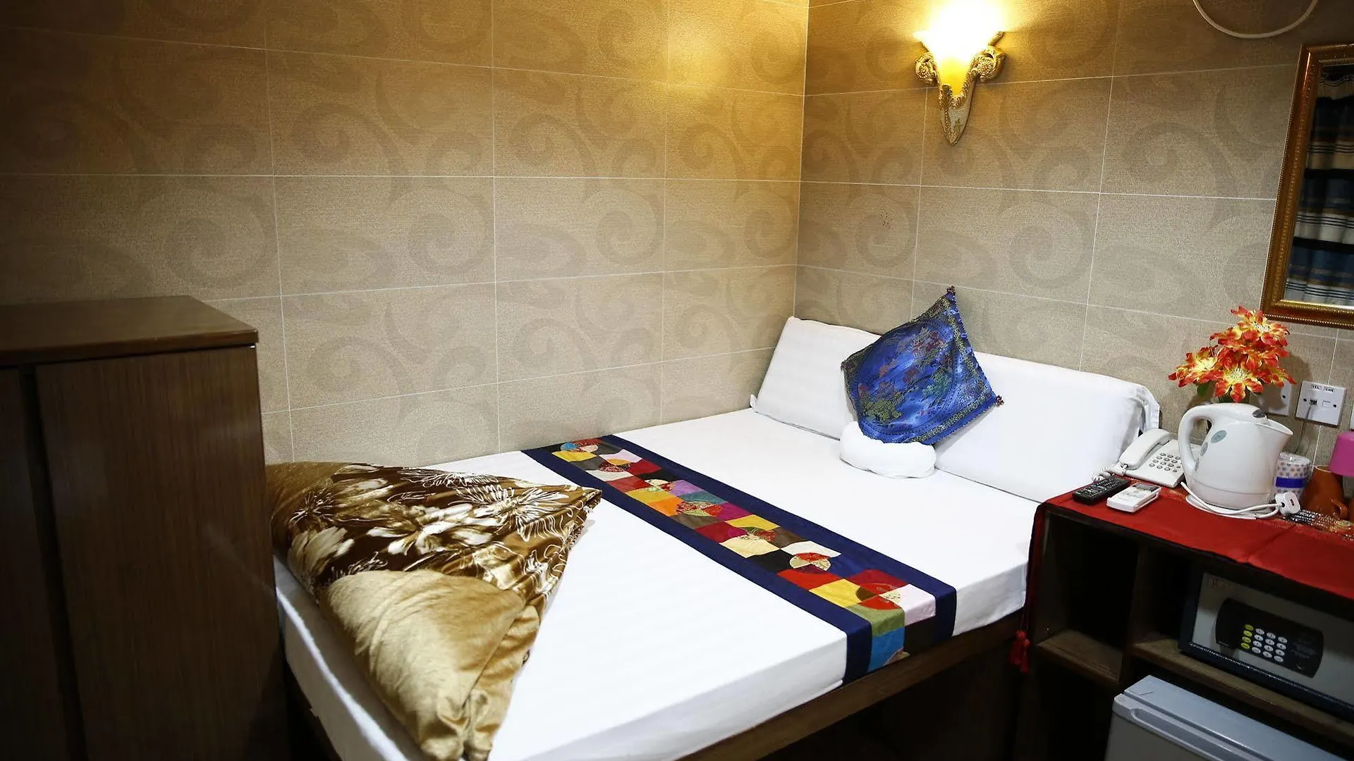 Legend Guest House Hong Kong China